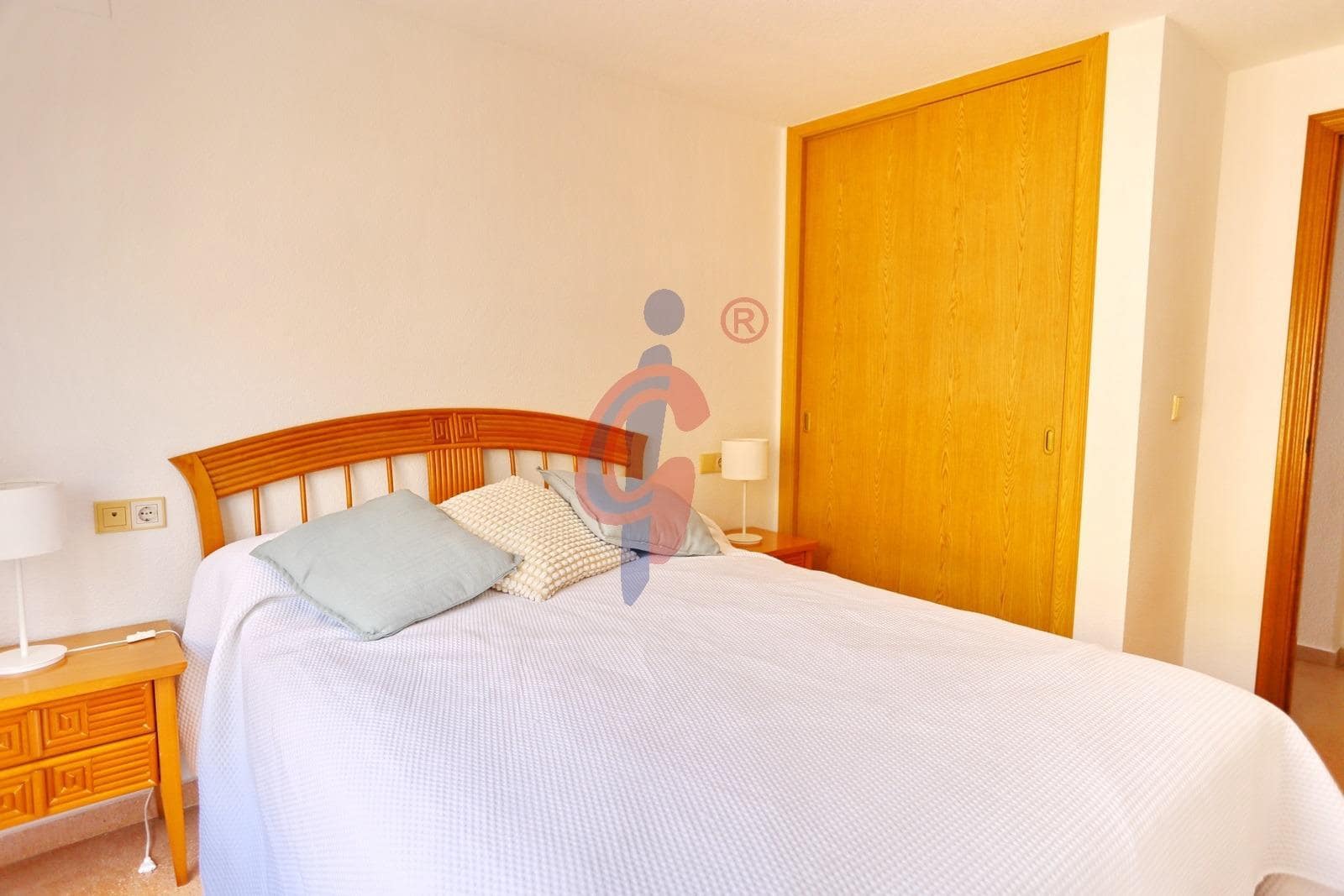 Apartamento de 2 habitaciones en Guardamar del Segura en alquiler con garaje - 1.000 € (Ref: 9882008)