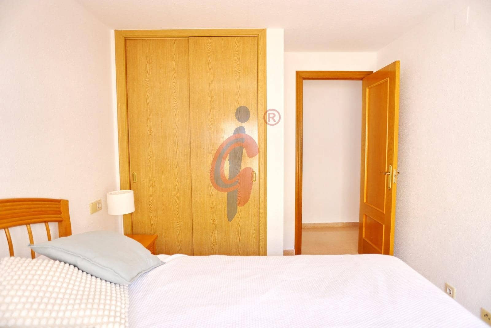 Apartamento de 2 habitaciones en Guardamar del Segura en alquiler con garaje - 1.000 € (Ref: 9882008)