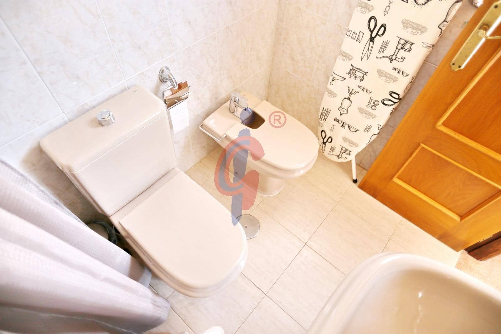 Apartamento de 2 habitaciones en Guardamar del Segura en alquiler con garaje - 1.000 € (Ref: 9882008)