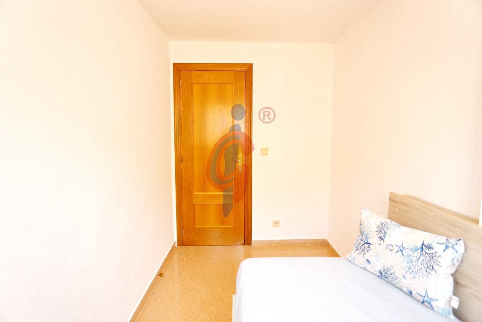 Apartamento de 2 habitaciones en Guardamar del Segura en alquiler con garaje - 1.000 € (Ref: 9882008)