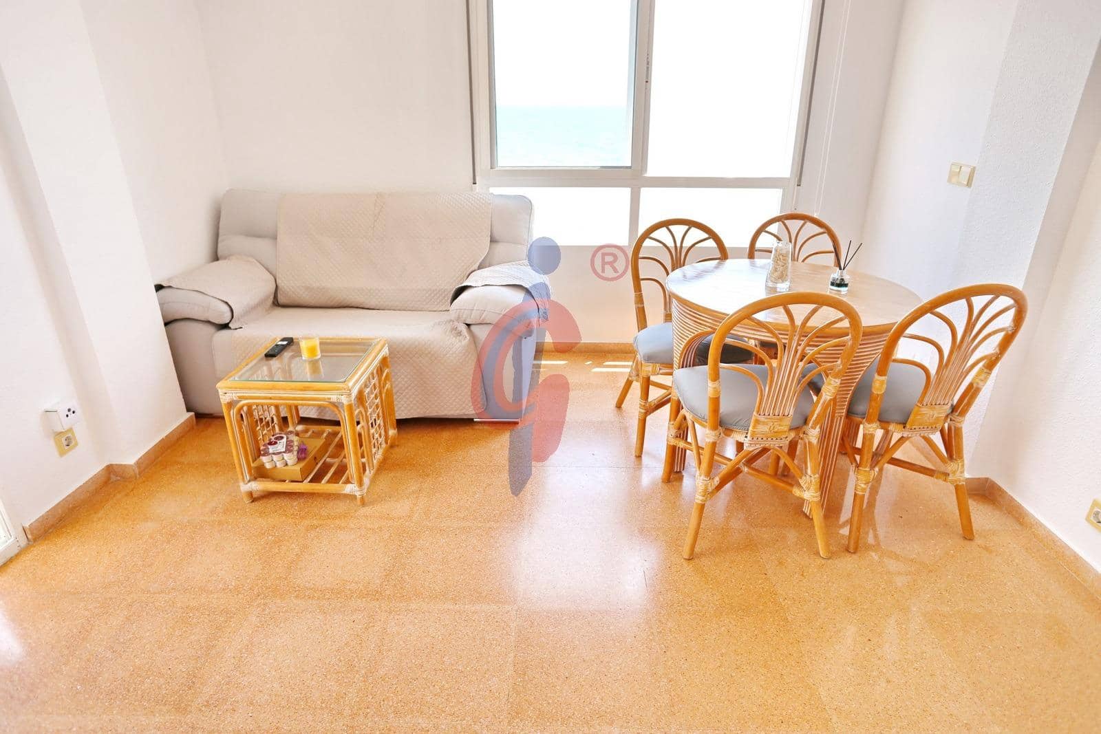 Apartamento de 2 habitaciones en Guardamar del Segura en alquiler con garaje - 1.000 € (Ref: 9882008)