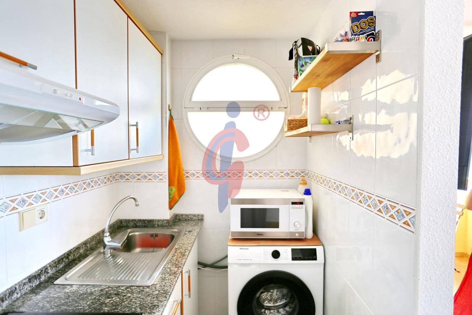 Apartamento de 2 habitaciones en Guardamar del Segura en alquiler con garaje - 1.000 € (Ref: 9882008)