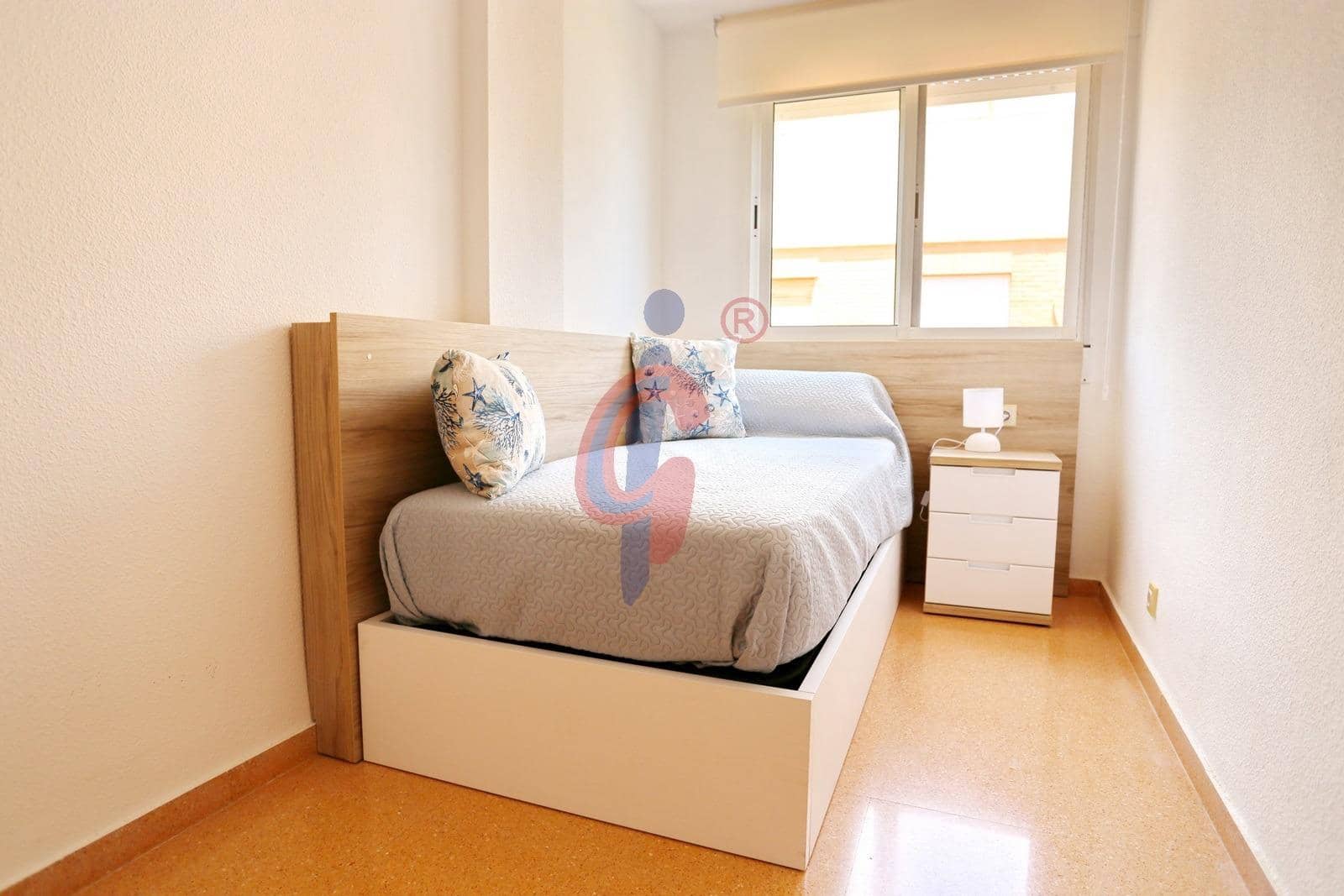 Apartamento de 2 habitaciones en Guardamar del Segura en alquiler con garaje - 1.000 € (Ref: 9882008)