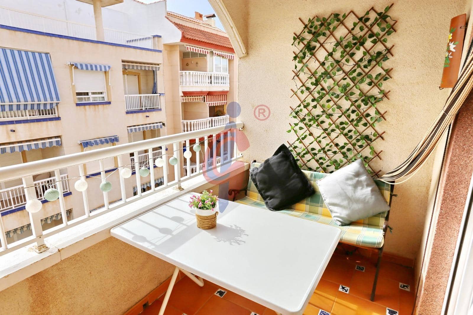 Apartamento de 2 habitaciones en Guardamar del Segura en venta - 149.990 € (Ref: 9915939)