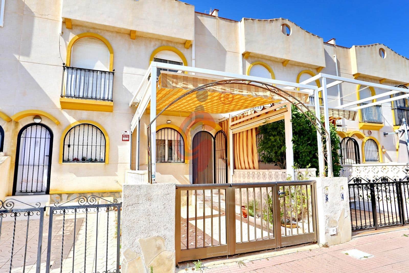 2 bedroom Terraced Villa for sale in Guardamar del Segura with pool garage - € 175,000 (Ref: 9940063)