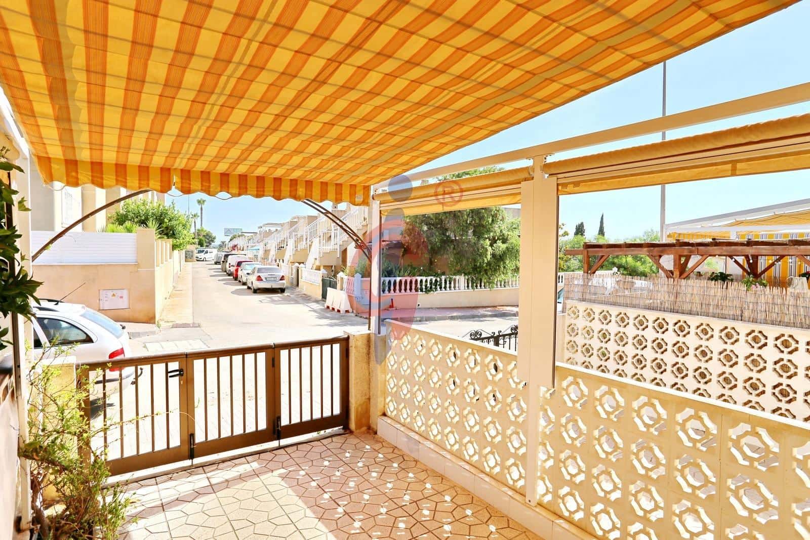 2 bedroom Terraced Villa for sale in Guardamar del Segura with pool garage - € 175,000 (Ref: 9940063)