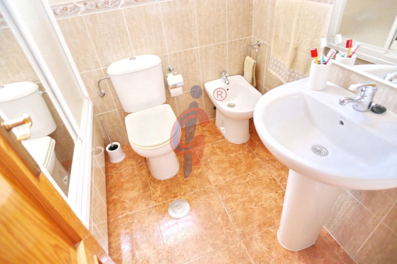 3 sovrum Lägenhet till salu i Guardamar del Segura med garage - 189 000 € (Ref: 9970721)