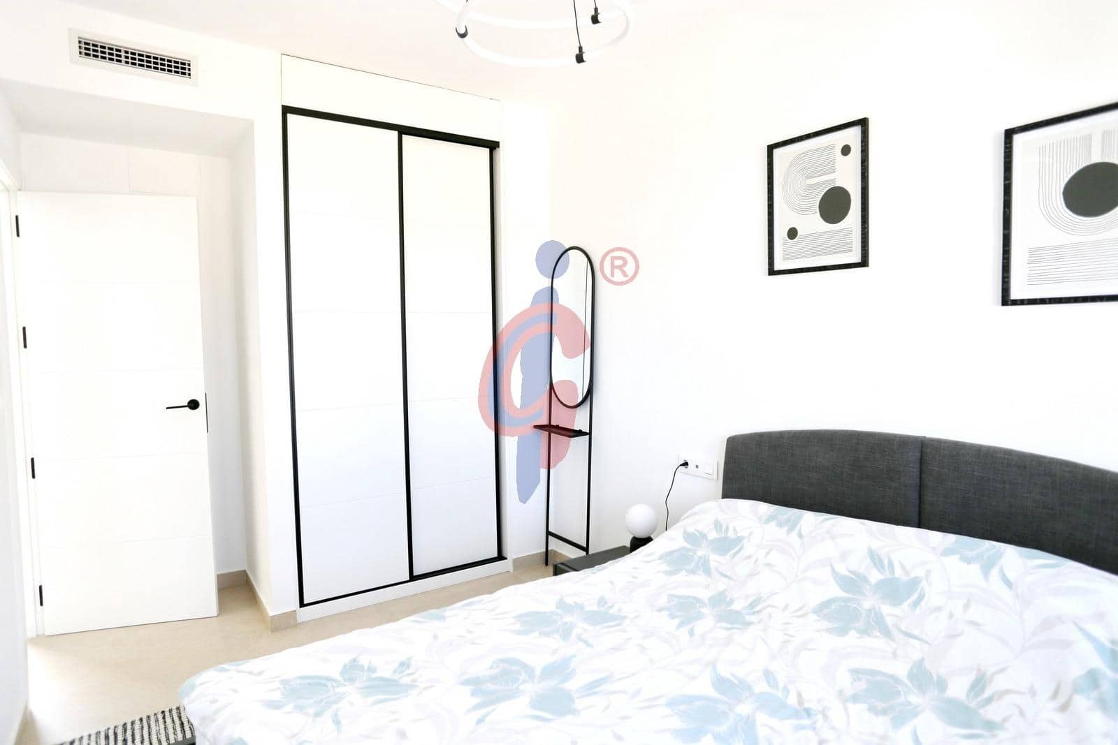 3 soveværelse Rækkehus til salg i Guardamar del Segura med swimmingpool garage - € 450.000 (Ref: 9975536)