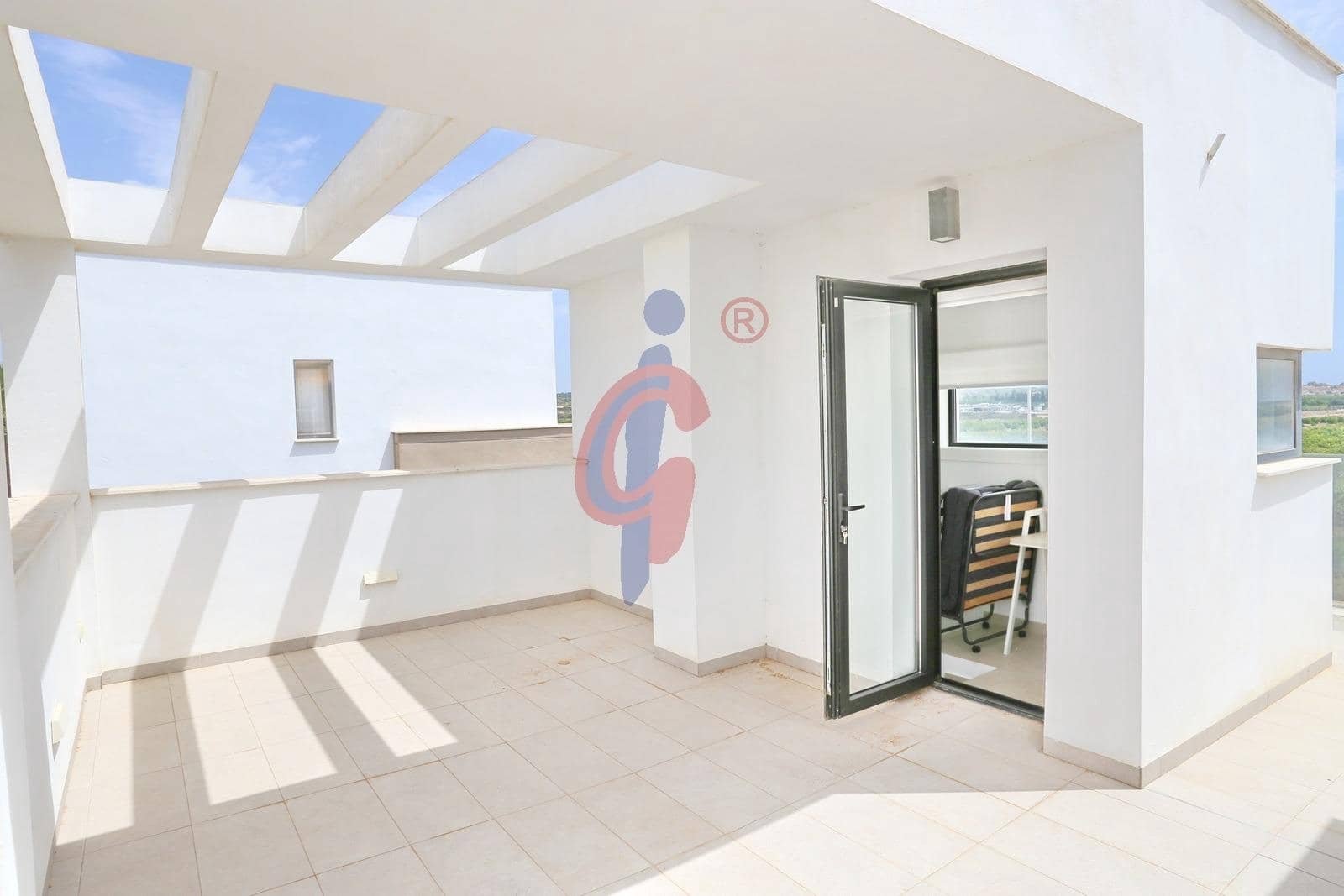 3 soveværelse Rækkehus til salg i Guardamar del Segura med swimmingpool garage - € 450.000 (Ref: 9975536)