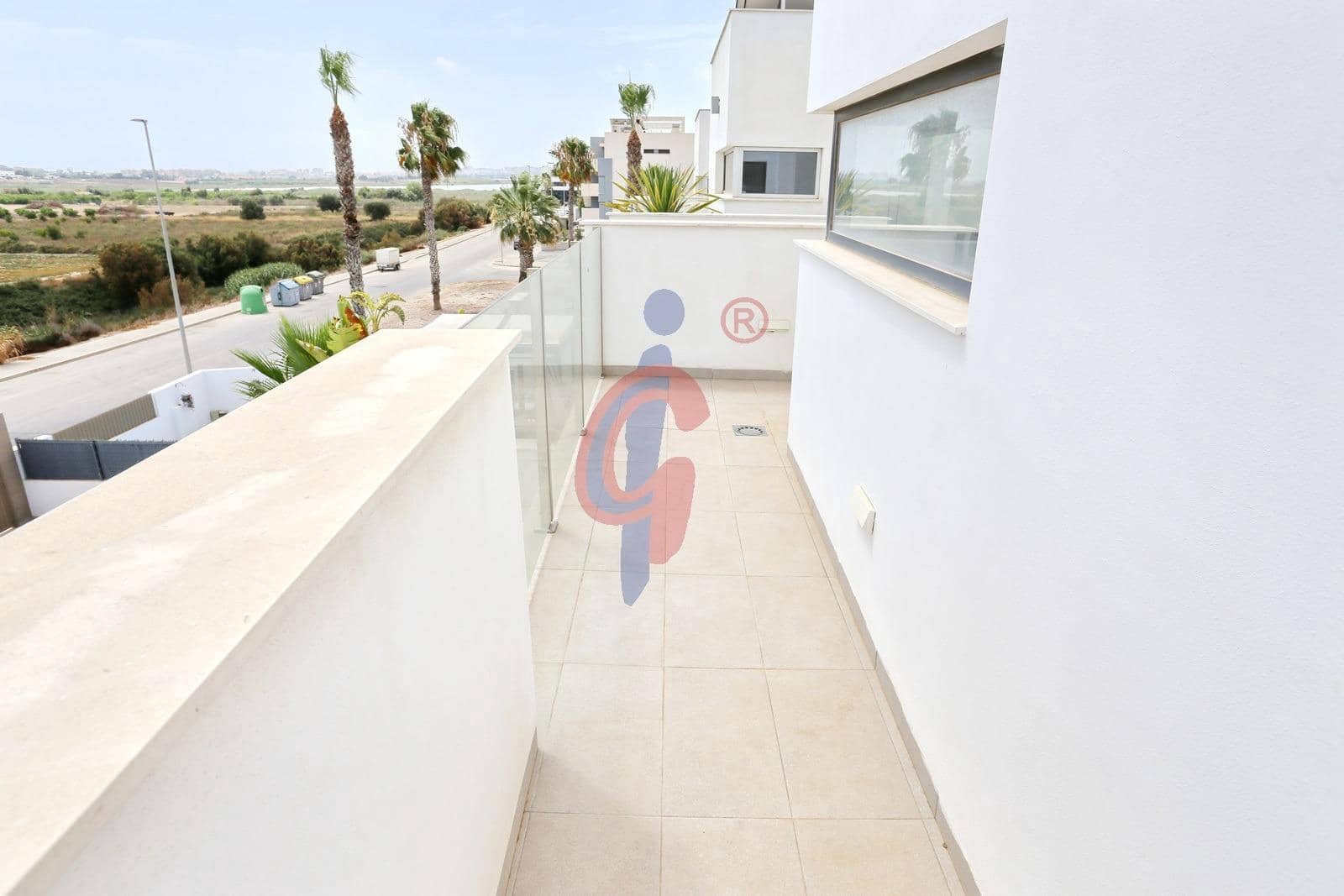 3 soveværelse Rækkehus til salg i Guardamar del Segura med swimmingpool garage - € 450.000 (Ref: 9975536)