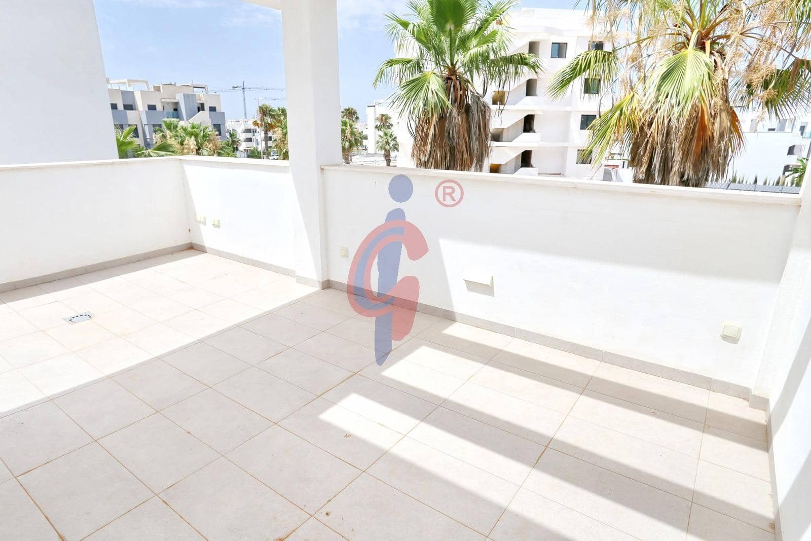 3 soveværelse Rækkehus til salg i Guardamar del Segura med swimmingpool garage - € 450.000 (Ref: 9975536)