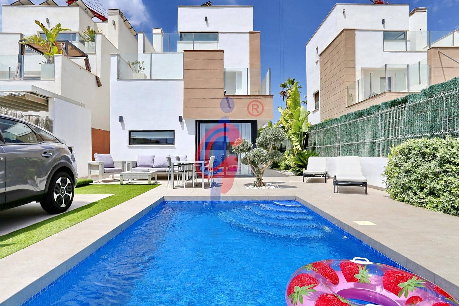 3 soveværelse Rækkehus til salg i Guardamar del Segura med swimmingpool garage - € 450.000 (Ref: 9975536)