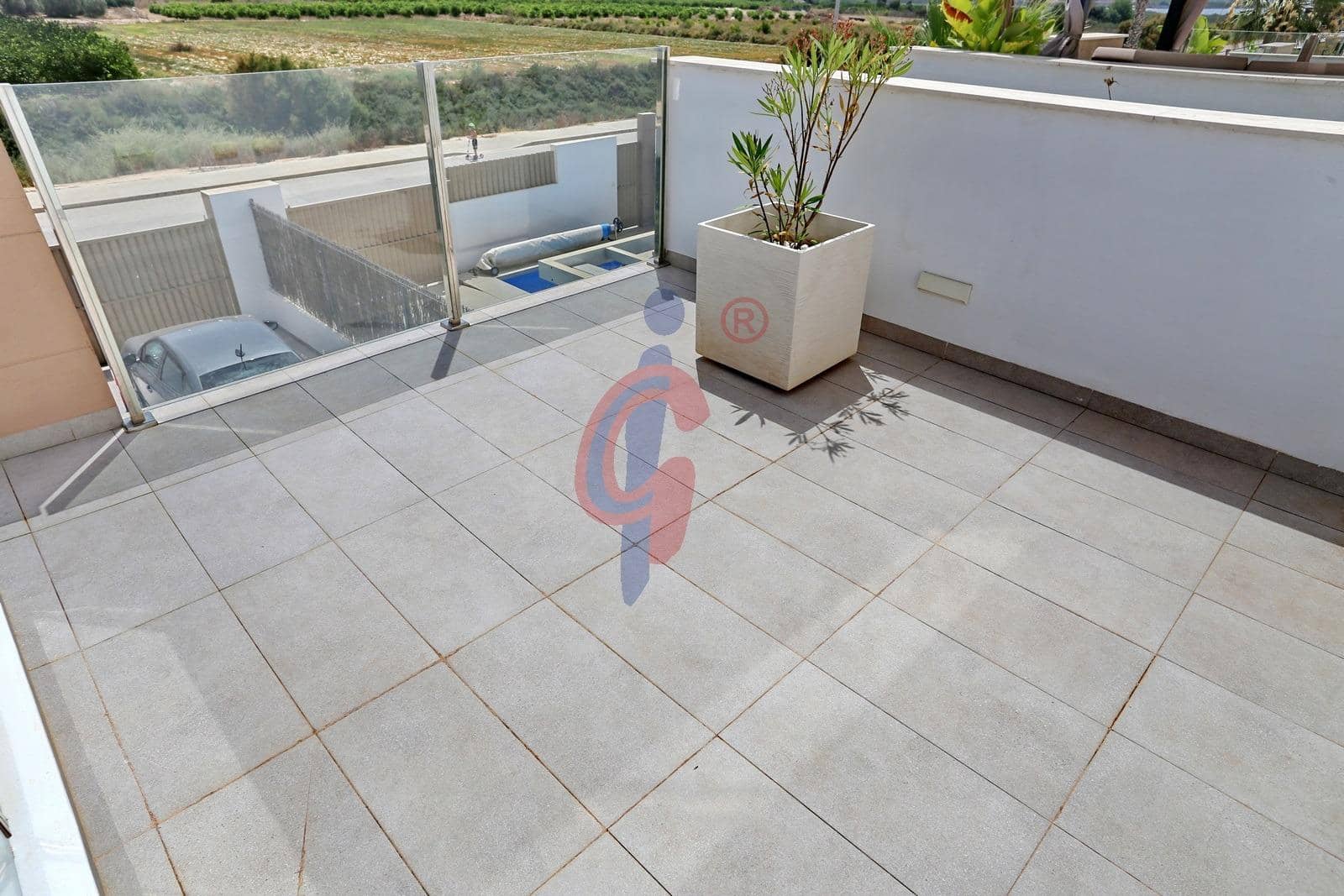 3 soveværelse Rækkehus til salg i Guardamar del Segura med swimmingpool garage - € 450.000 (Ref: 9975536)