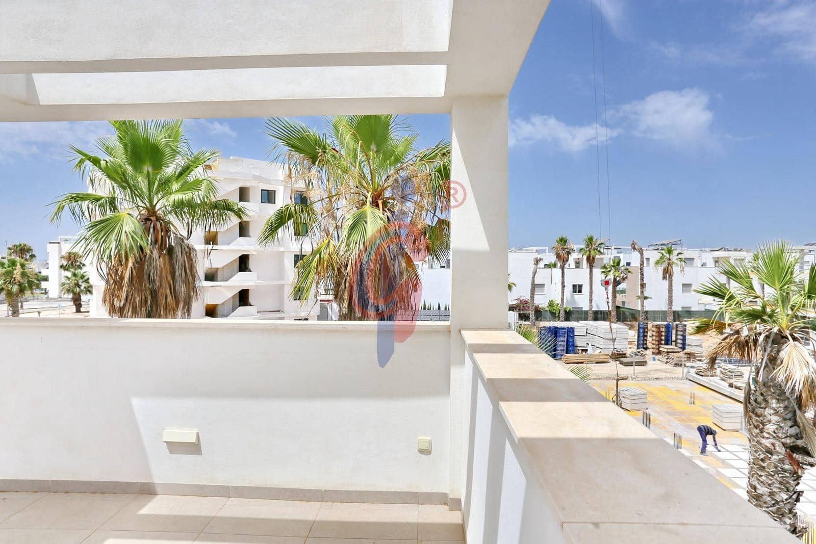 3 soveværelse Rækkehus til salg i Guardamar del Segura med swimmingpool garage - € 450.000 (Ref: 9975536)