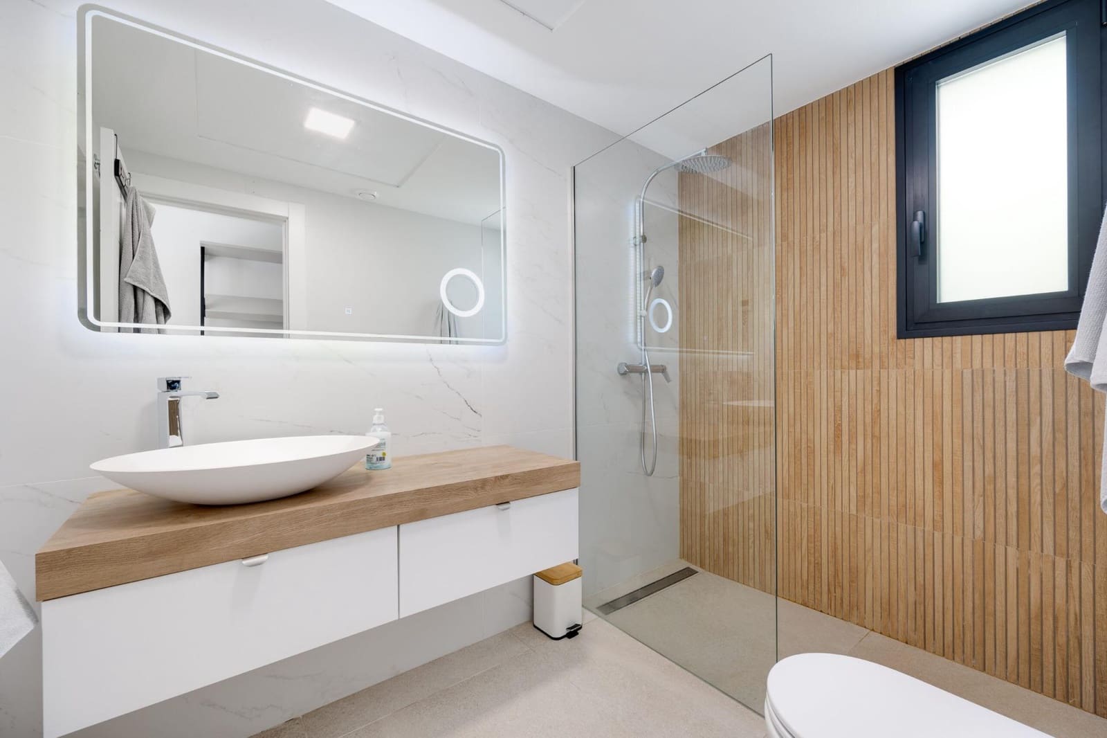3 soveværelse Rækkehus til salg i Guardamar del Segura med swimmingpool garage - € 450.000 (Ref: 9975536)