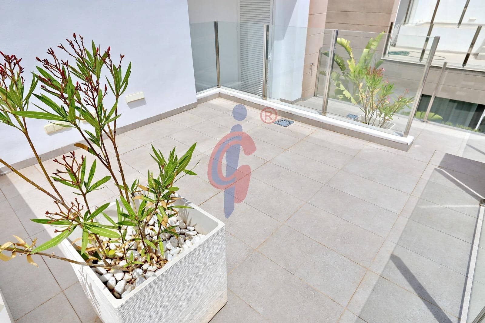3 soveværelse Rækkehus til salg i Guardamar del Segura med swimmingpool garage - € 450.000 (Ref: 9975536)