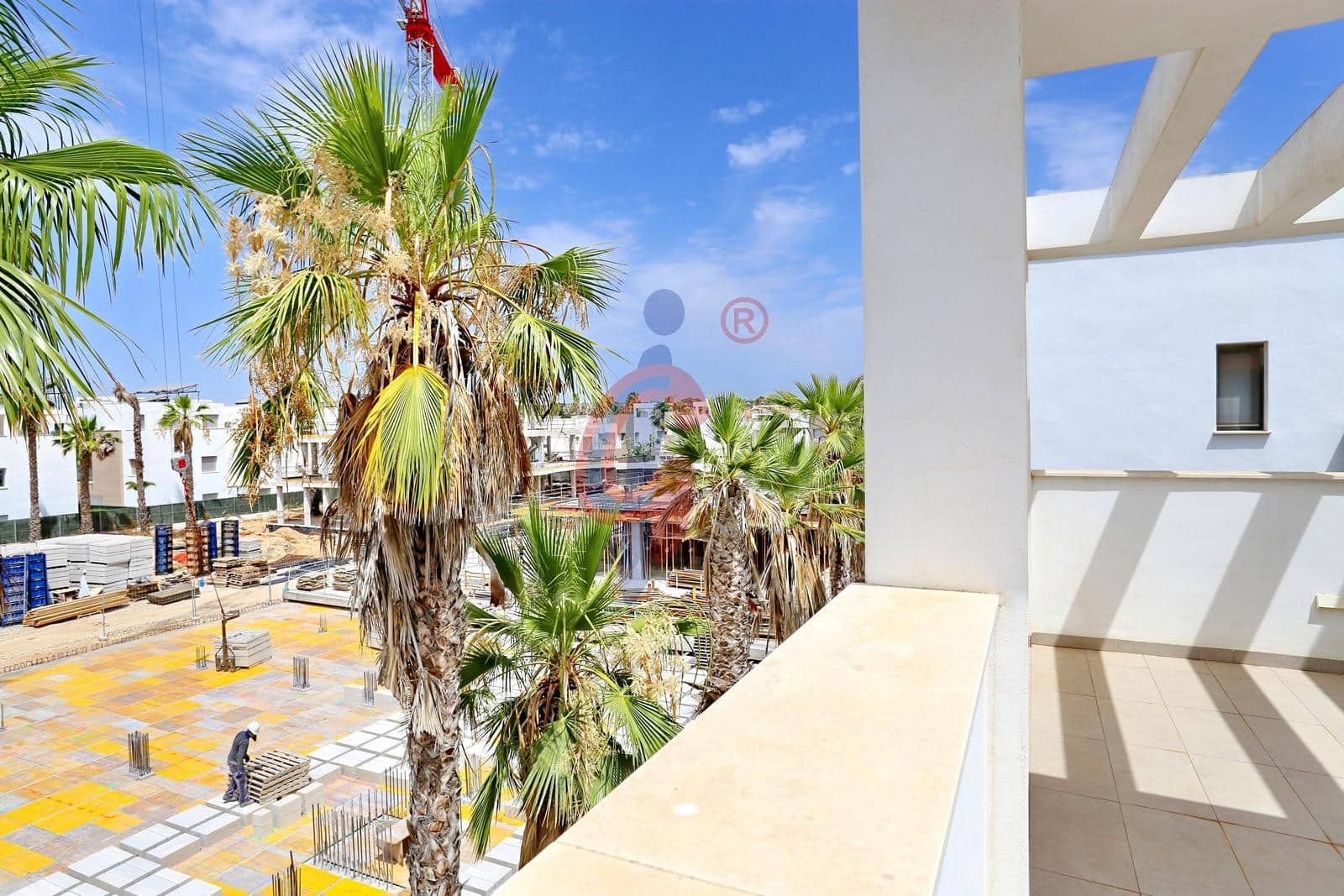 3 soveværelse Rækkehus til salg i Guardamar del Segura med swimmingpool garage - € 450.000 (Ref: 9975536)
