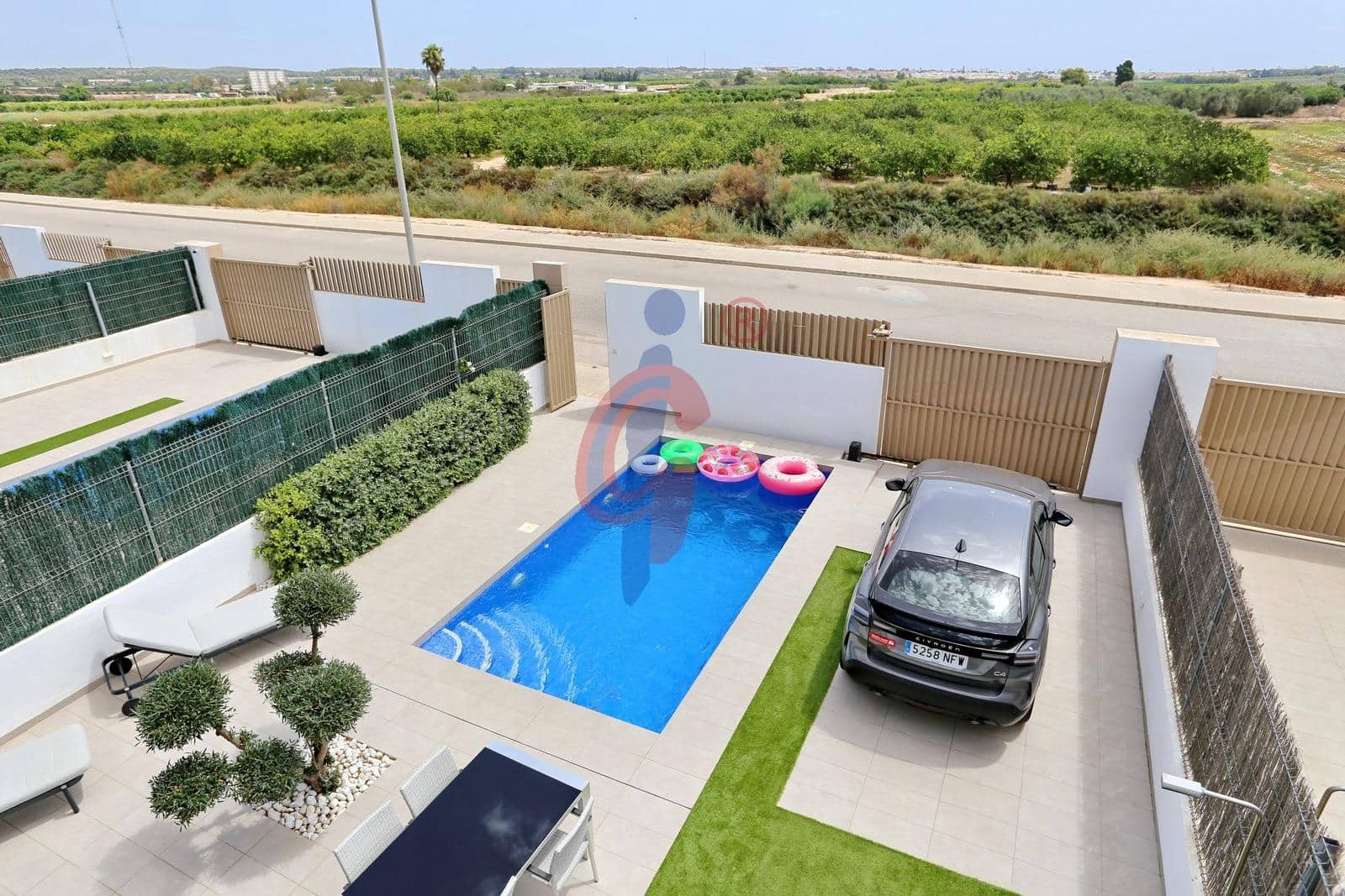 3 soveværelse Rækkehus til salg i Guardamar del Segura med swimmingpool garage - € 450.000 (Ref: 9975536)