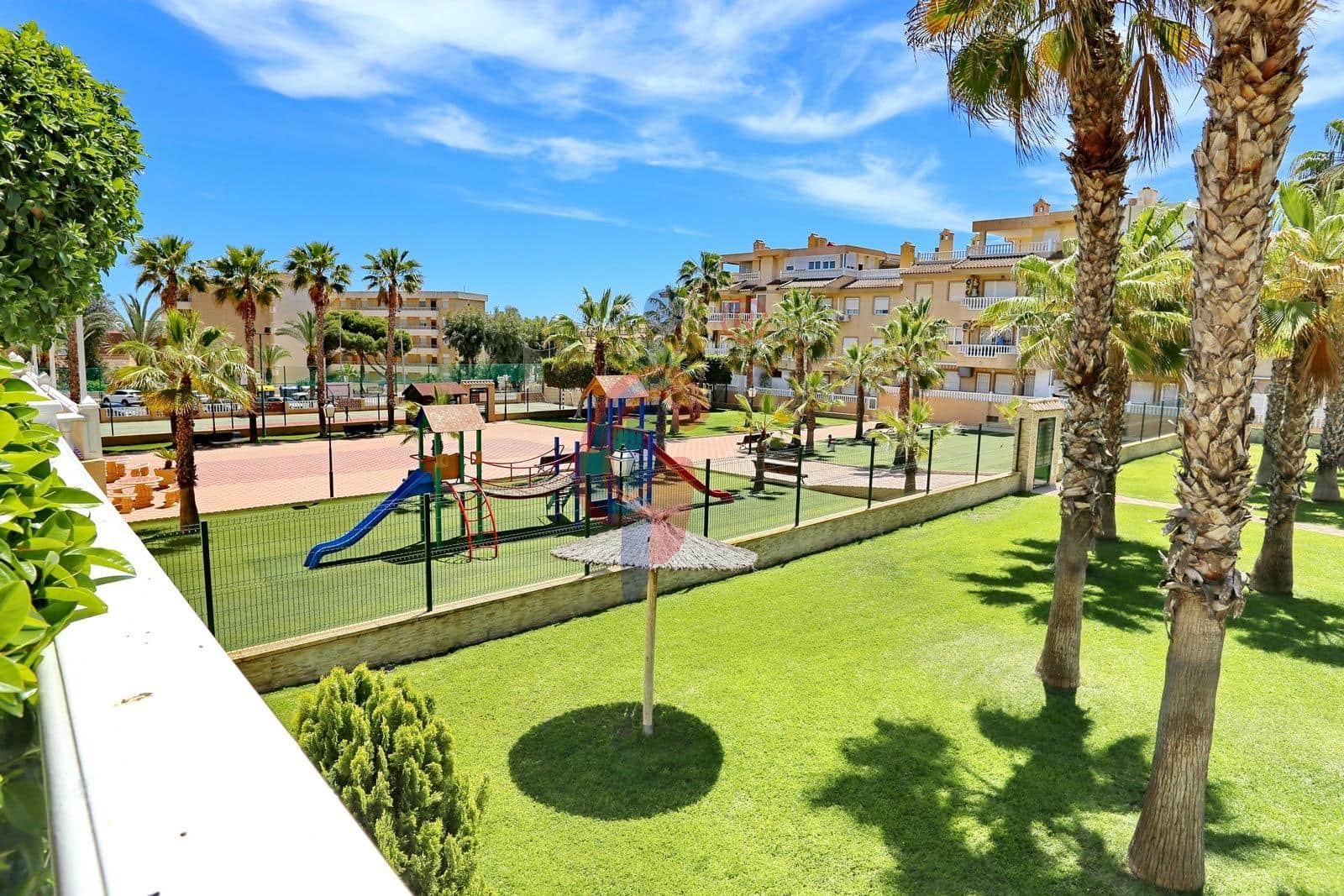 3 soverom Penthouse til salgs i Guardamar del Segura med svømmebasseng - € 294 990 (Ref: 9979811)