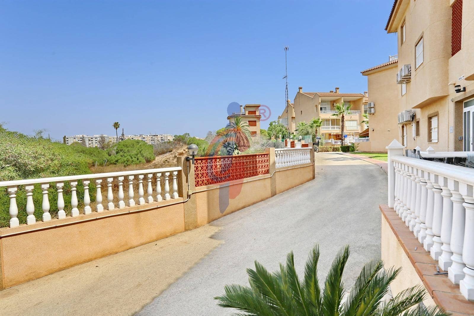 2 Zimmer Apartment zu verkaufen in Guardamar del Segura mit Pool Garage - 199.750 € (Ref: 9986949)