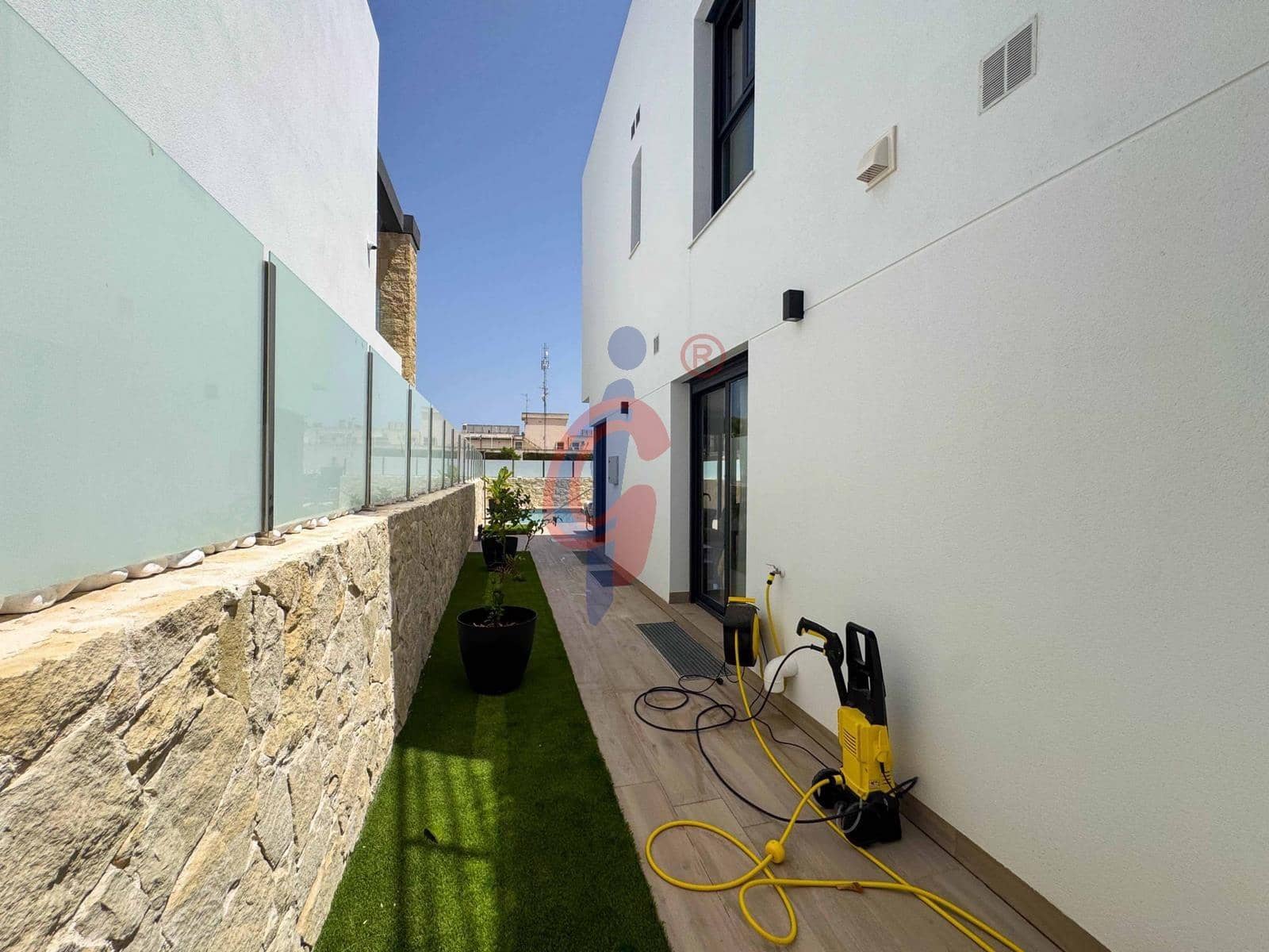 5 quarto Moradia para venda em Orihuela Costa com piscina garagem - 790 000 € (Ref: 9990803)