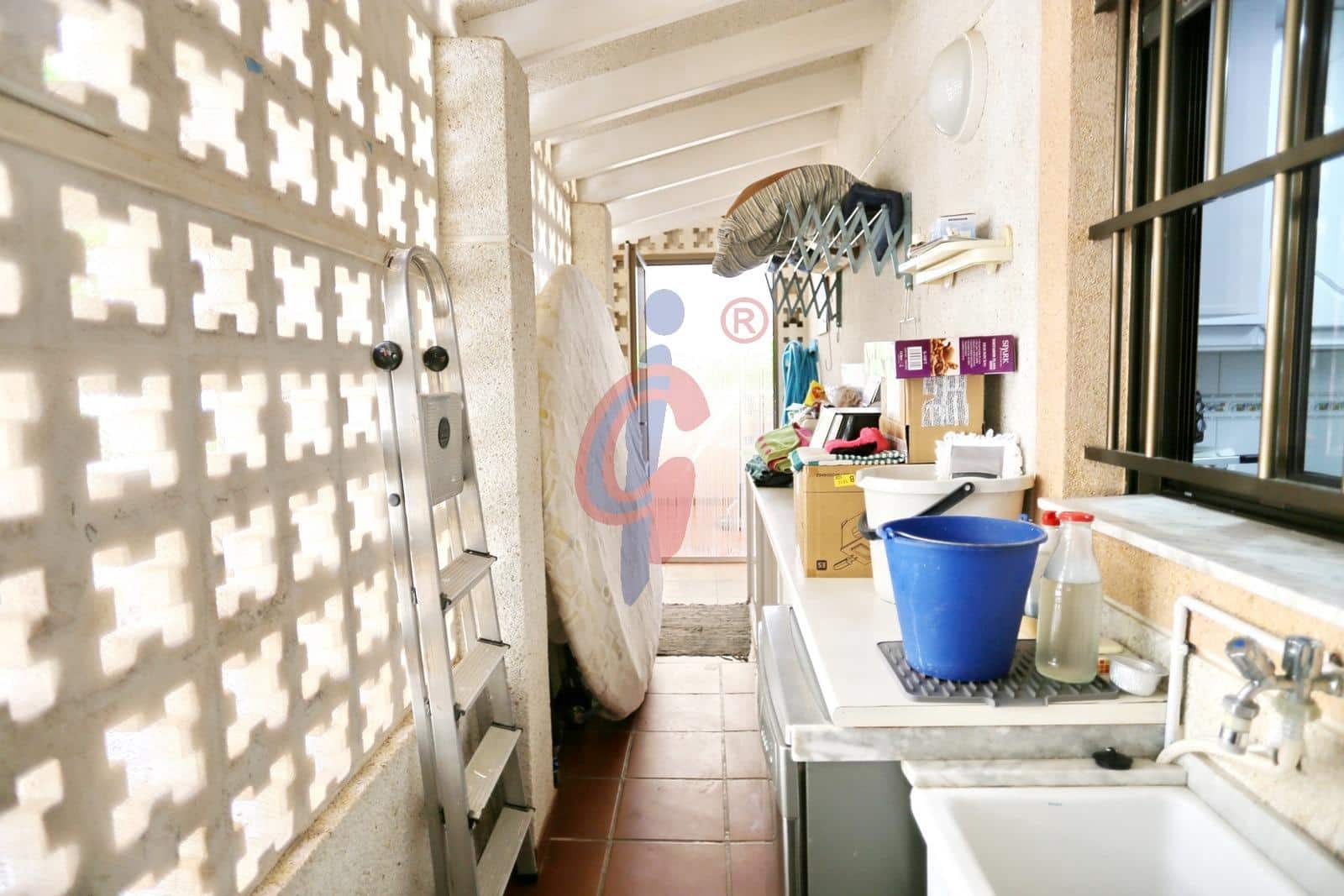 3 sypialnia Apartament na sprzedaż w Guardamar del Segura z basenem garażem - 330 000 € (Ref: 9994335)