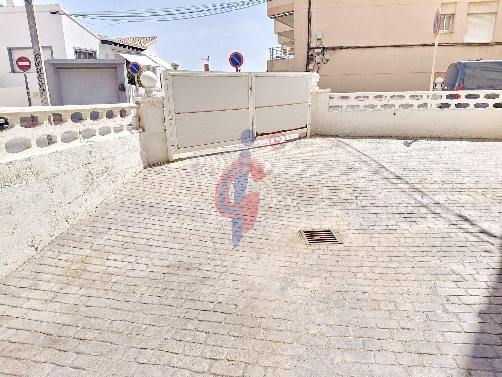 Garage à louer à Guardamar del Segura - 120 € (Ref: 9997195)