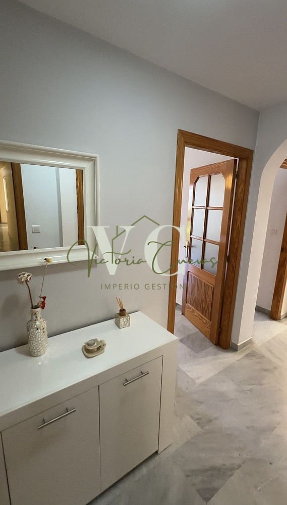 2 bedroom Apartment for rent in Torre del Mar with pool garage - € 900 (Ref: 10098637)