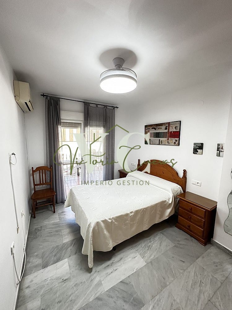 2 bedroom Apartment for rent in Torre del Mar with pool garage - € 900 (Ref: 10098637)
