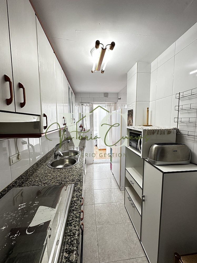 2 bedroom Apartment for rent in Torre del Mar with pool garage - € 900 (Ref: 10098637)
