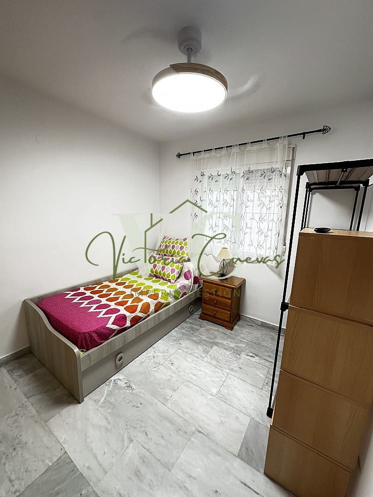 2 bedroom Apartment for rent in Torre del Mar with pool garage - € 900 (Ref: 10098637)