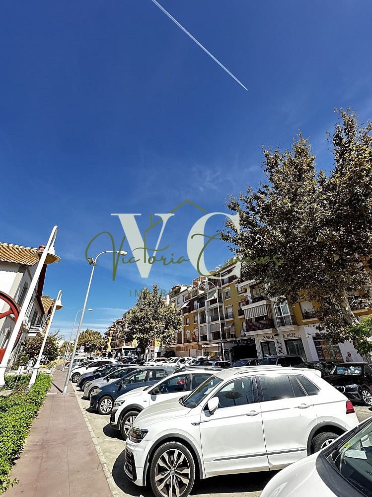 2 bedroom Apartment for rent in Torre del Mar with pool garage - € 900 (Ref: 10098637)