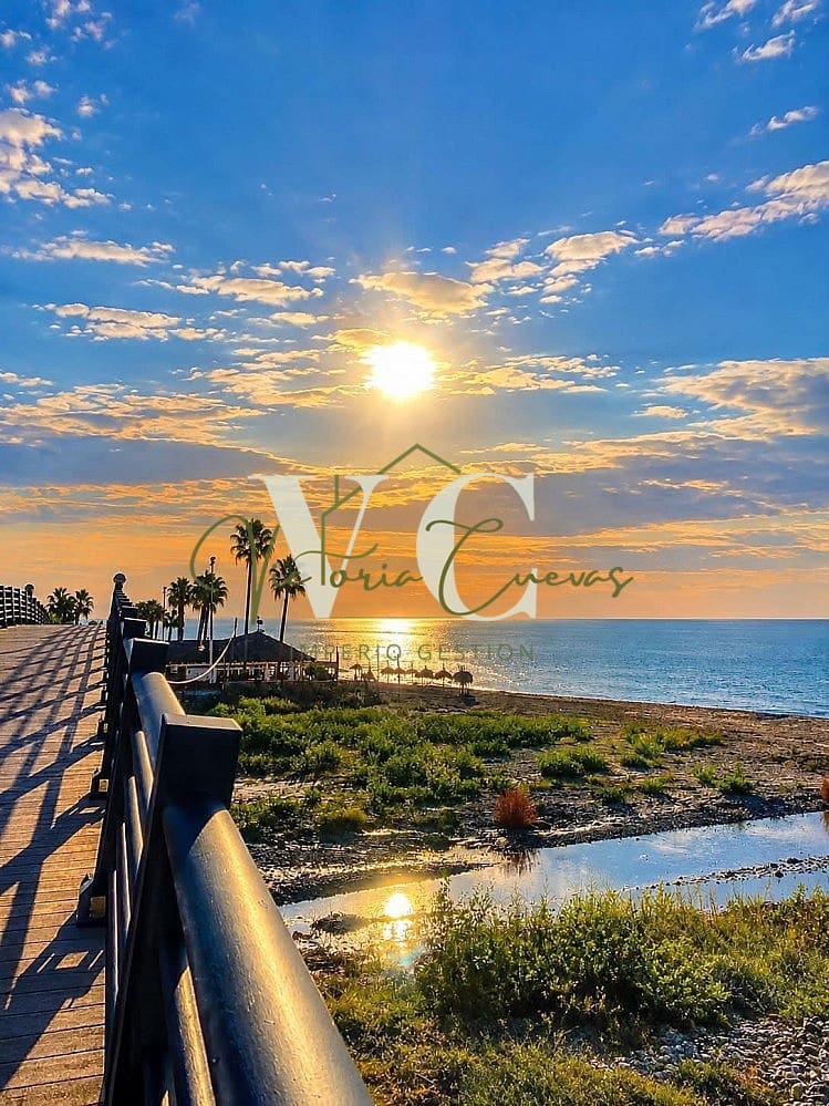 2 soverom Villa til salgs i Caleta de Velez med svømmebasseng garasje - € 470 000 (Ref: 10185473)