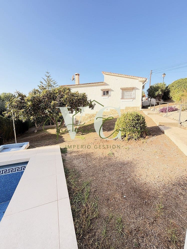 2 soverom Villa til salgs i Caleta de Velez med svømmebasseng garasje - € 470 000 (Ref: 10185473)