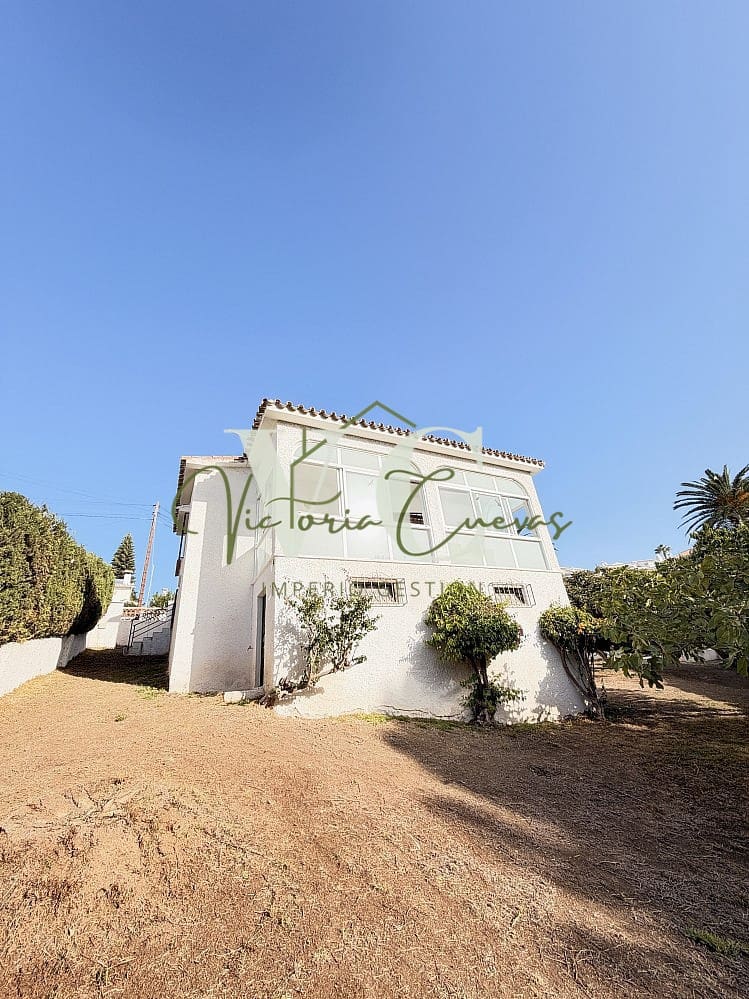 2 soverom Villa til salgs i Caleta de Velez med svømmebasseng garasje - € 470 000 (Ref: 10185473)