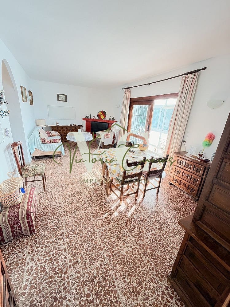 2 soverom Villa til salgs i Caleta de Velez med svømmebasseng garasje - € 470 000 (Ref: 10185473)
