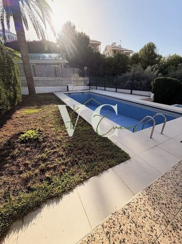 2 bedroom Villa for sale in Caleta de Vélez, Vélez-Málaga with pool garage - € 470,000 (Ref: 10185473)