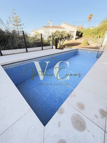2 bedroom Villa for sale in Caleta de Vélez, Vélez-Málaga with pool garage - € 470,000 (Ref: 10185473)