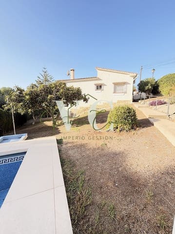2 bedroom Villa for sale in Caleta de Vélez, Vélez-Málaga with pool garage - € 470,000 (Ref: 10185473)
