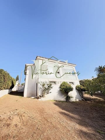 2 bedroom Villa for sale in Caleta de Vélez, Vélez-Málaga with pool garage - € 470,000 (Ref: 10185473)