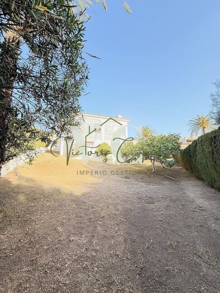 2 soverom Villa til salgs i Caleta de Velez med svømmebasseng garasje - € 470 000 (Ref: 10185473)