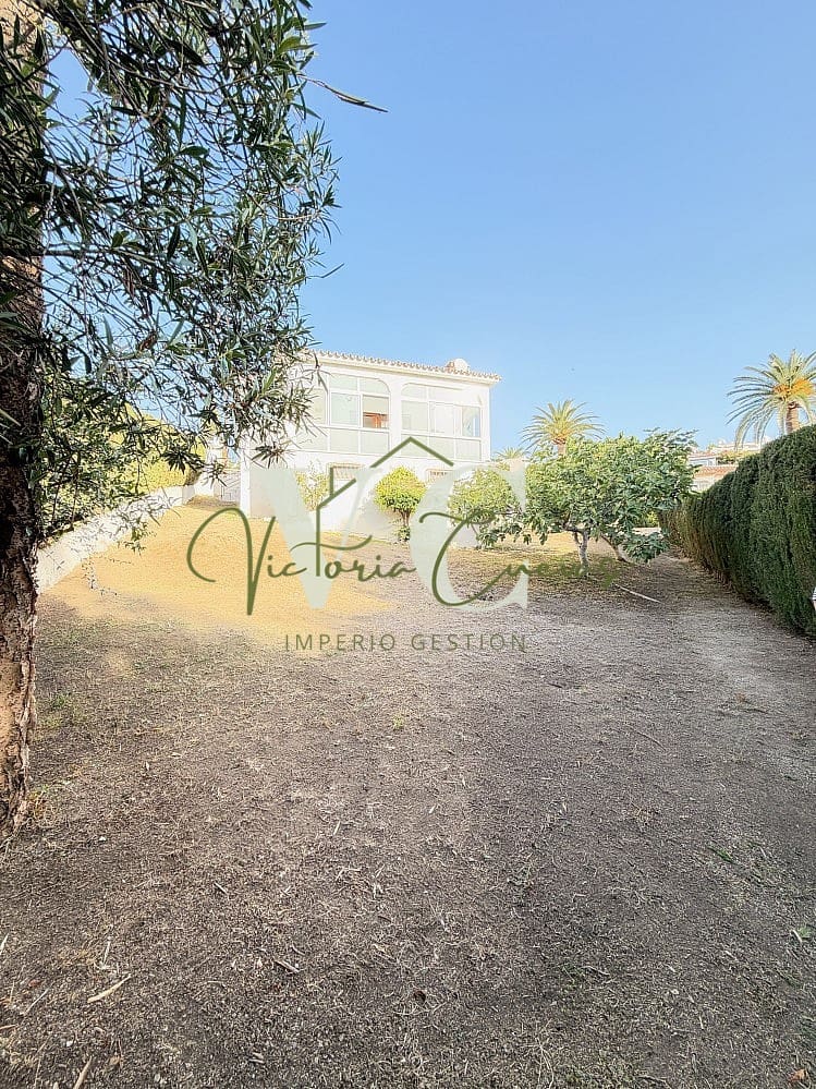 2 soverom Villa til salgs i Caleta de Velez med svømmebasseng garasje - € 470 000 (Ref: 10185473)