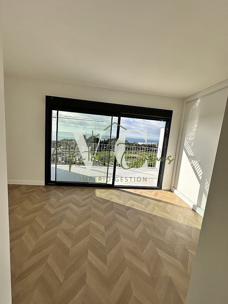 Huoneisto myytävänä paikassa Nerja mukana uima-altaan - 550 000 € (Ref: 8573077)