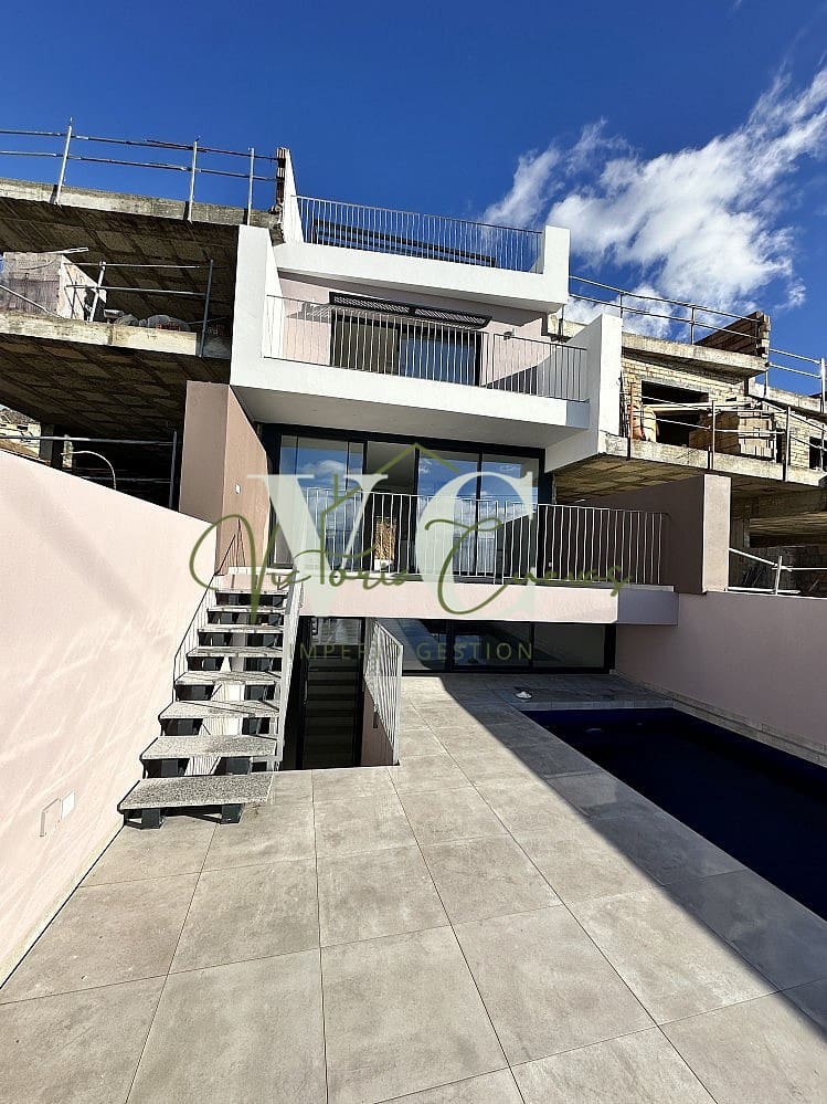4 slaapkamer Villa te koop in Nerja met zwembad - € 750.000 (Ref: 8714907)