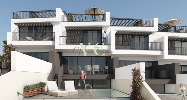 4 quarto Moradia em Banda para venda em Capistrano, Nerja com piscina - 650 000 € (Ref: 8716391)