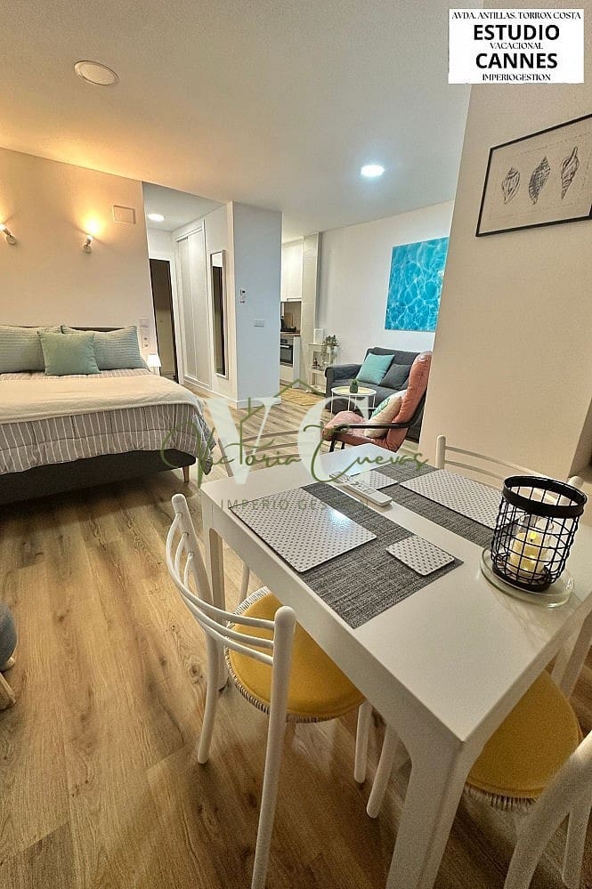 1 Zimmer Ferienstudio in Torrox mit Pool - 350 € (Ref: 8936060)