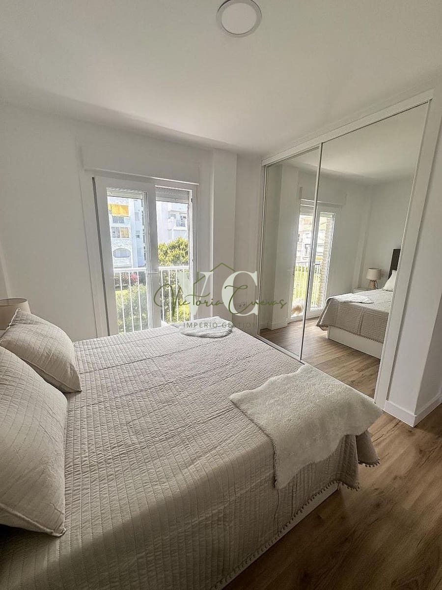 2 soveværelse Lejlighed til leje i Torrox med swimmingpool - € 800 (Ref: 9194271)