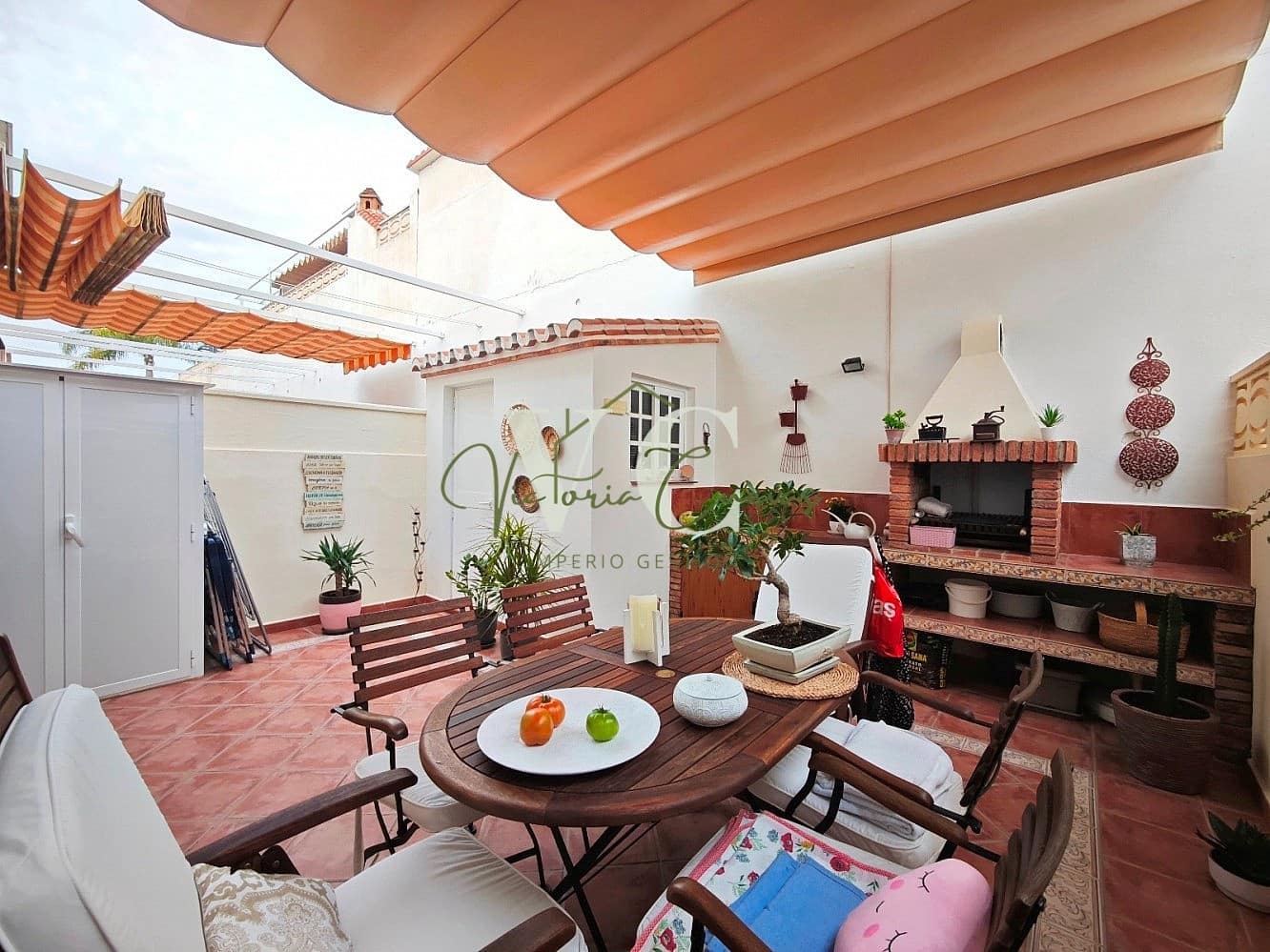 4 bedroom Villa for sale in Chilches with pool garage - € 429,000 (Ref: 9487158)