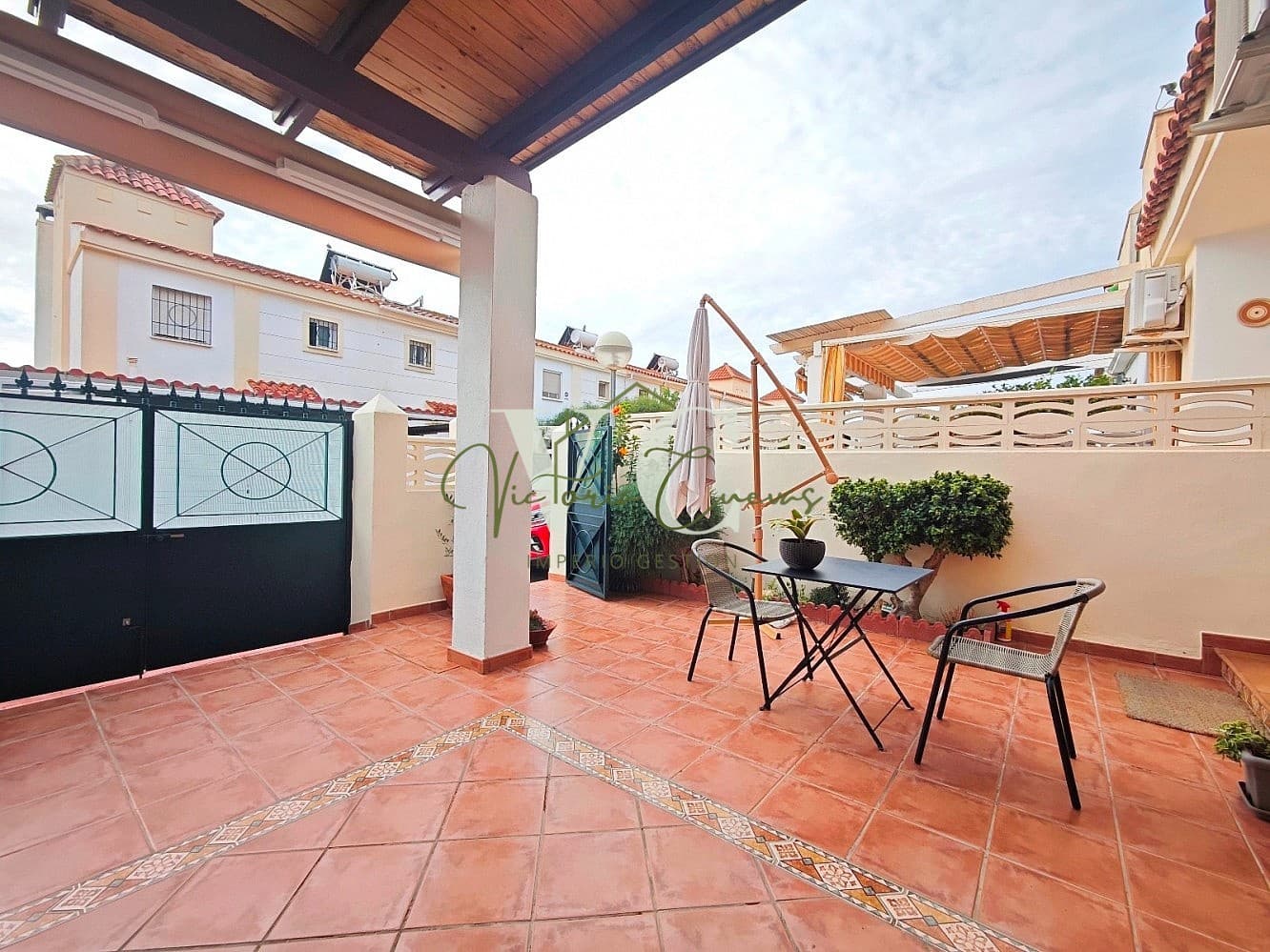 4 bedroom Villa for sale in Chilches with pool garage - € 429,000 (Ref: 9487158)