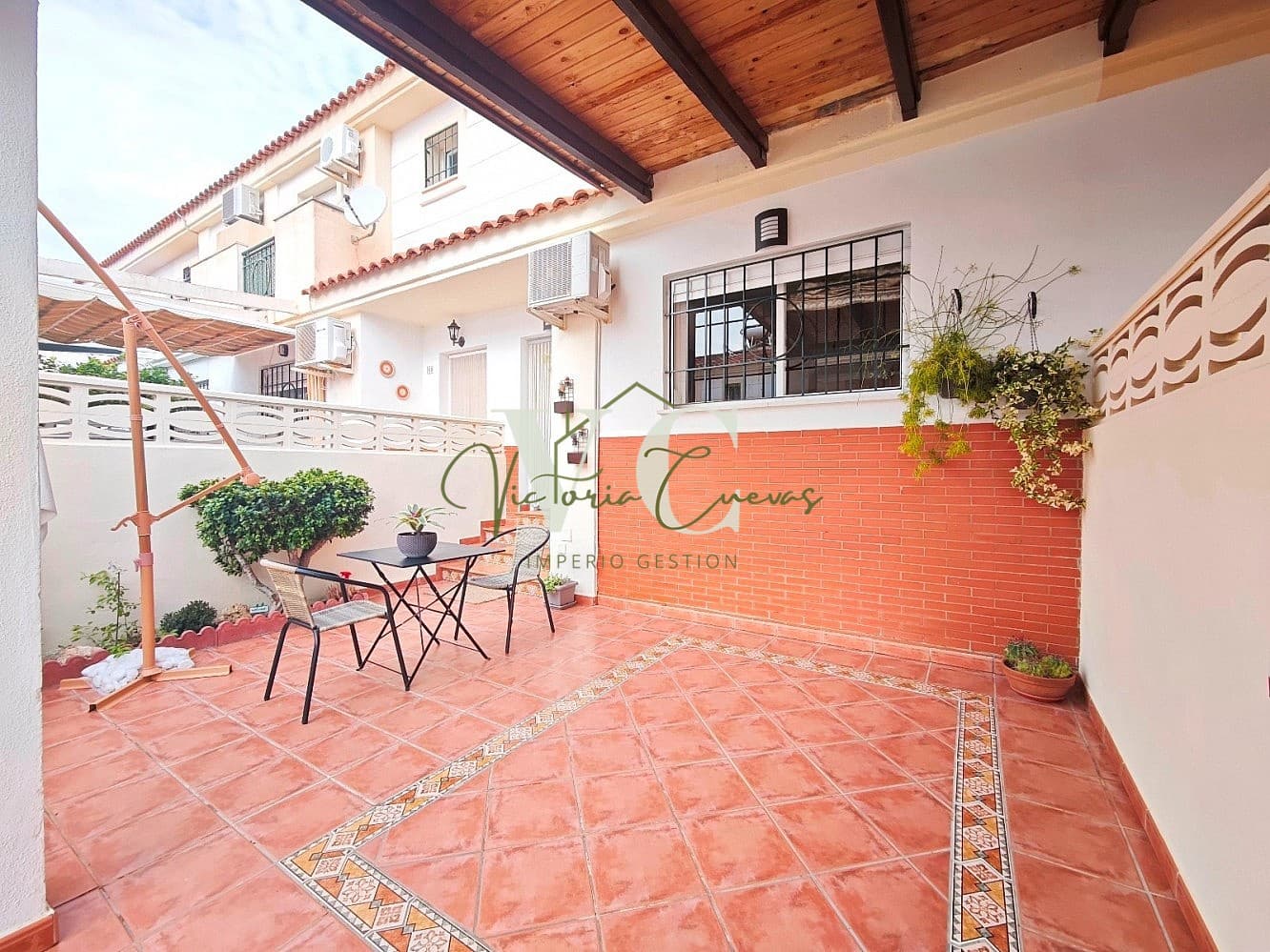 4 bedroom Villa for sale in Chilches with pool garage - € 429,000 (Ref: 9487158)